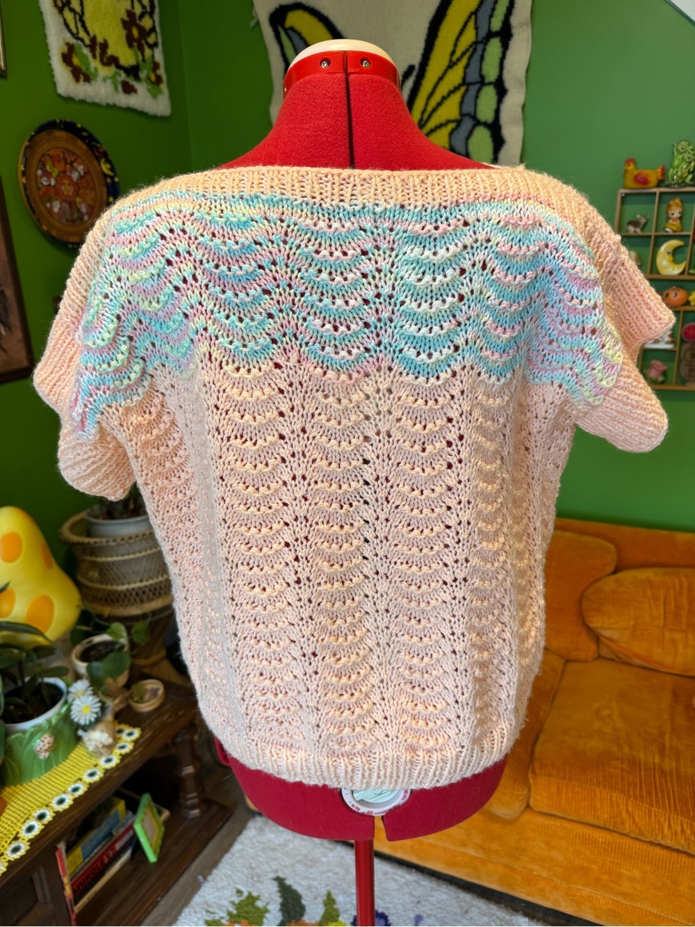 Vintage 80s Pastel Peach Knit Short-Sleeve Sweater with Mint Accent